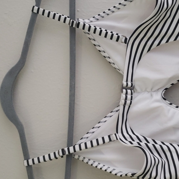 Hollister one pice Swimsuit - Picture 8 of 8